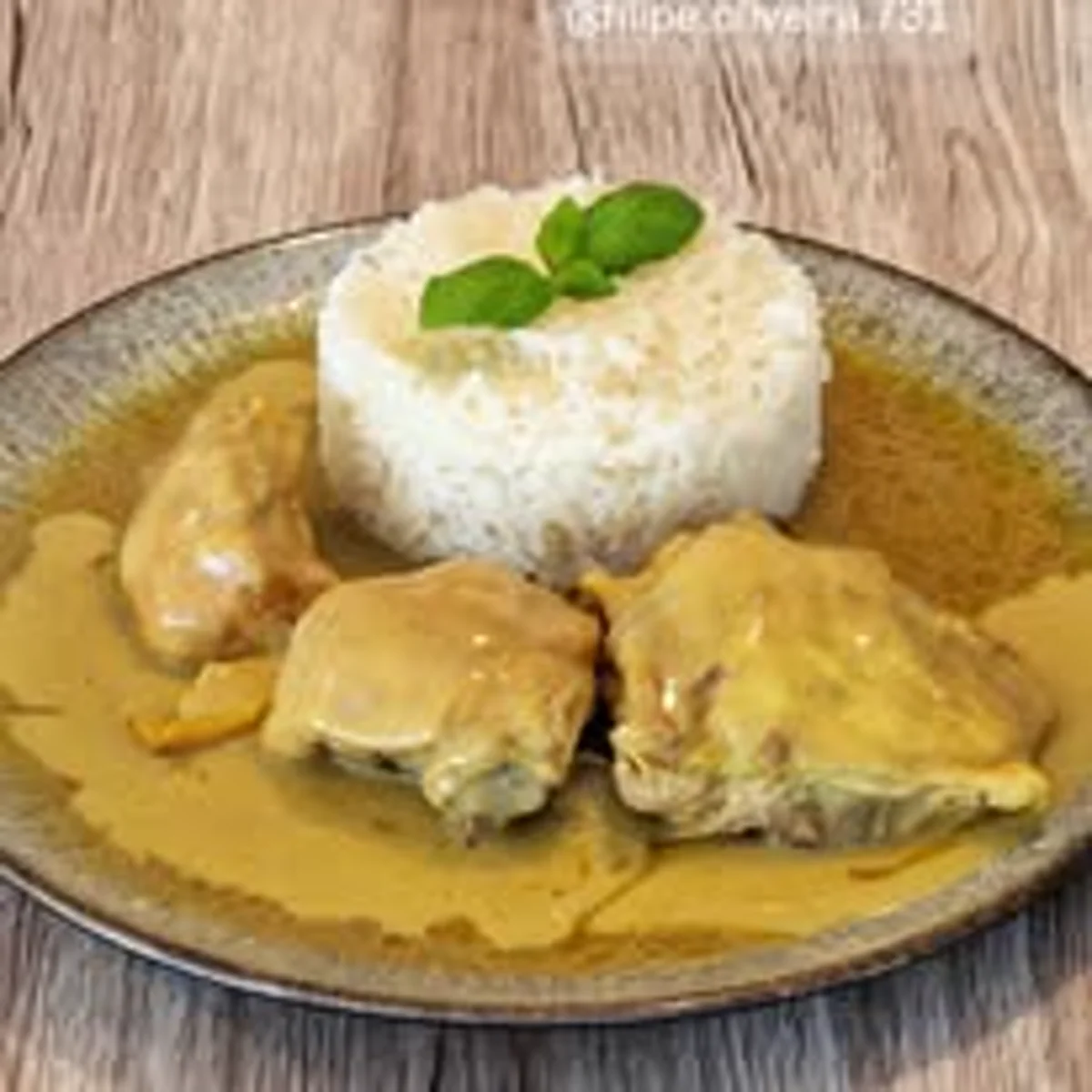 Frango em molho de caril